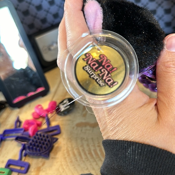 Na Na Na Surprise TUESDAY MEOW Backpack Bedroom Black Fur Cat Playset Purple - Picture 11 of 12